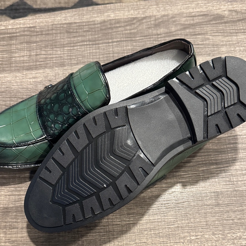 Men's Green Croc-Embossed Faux Leather Loafers - Picture 2 of 8